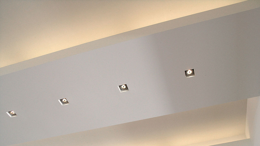 Trockenbau-Deckenelement mit integrierten Lichtern